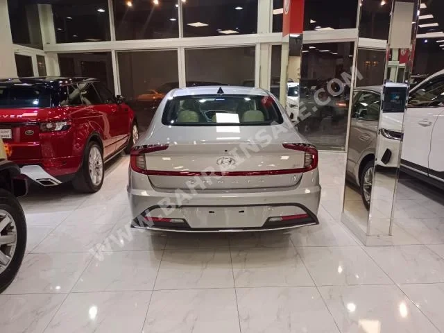 Hyundai Sonata 2023 Sedan Automatic 4 0 FWD Silver Gasoline