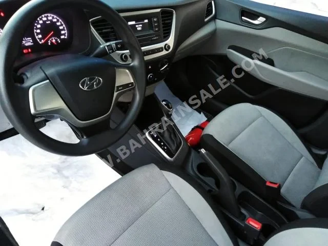 Kia Carnival 2017 SUV Automatic 6 122,000 RWD Pearl Gasoline