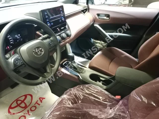 Toyota Corolla 2024 SUV Automatic 4 0 FWD Gray Gasoline