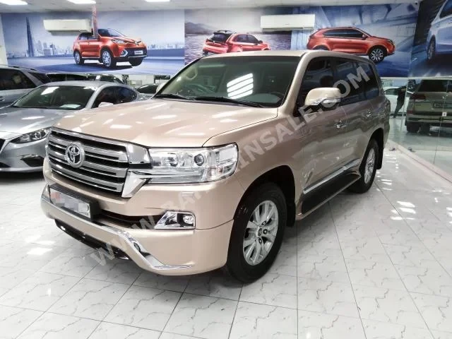 Toyota Land Cruiser GXR 2017 SUV Automatic 6 32,000 AWD Gold Gasoline