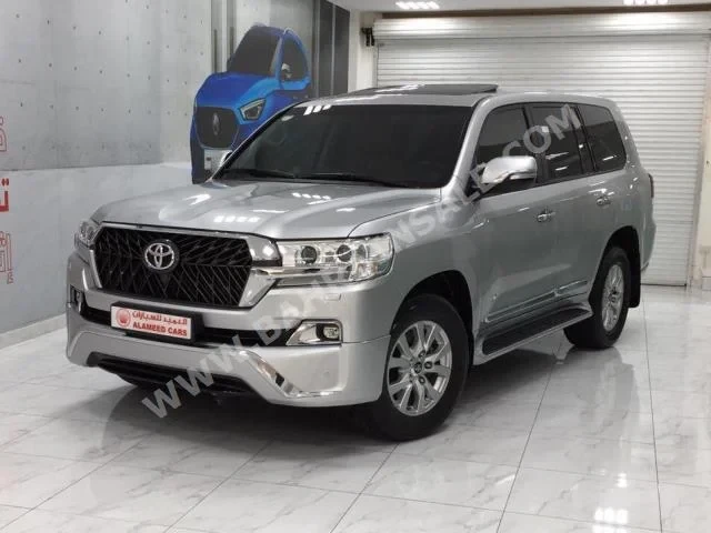 Toyota Land Cruiser GXR 2016 SUV Automatic 8 43,000 AWD Silver Gasoline
